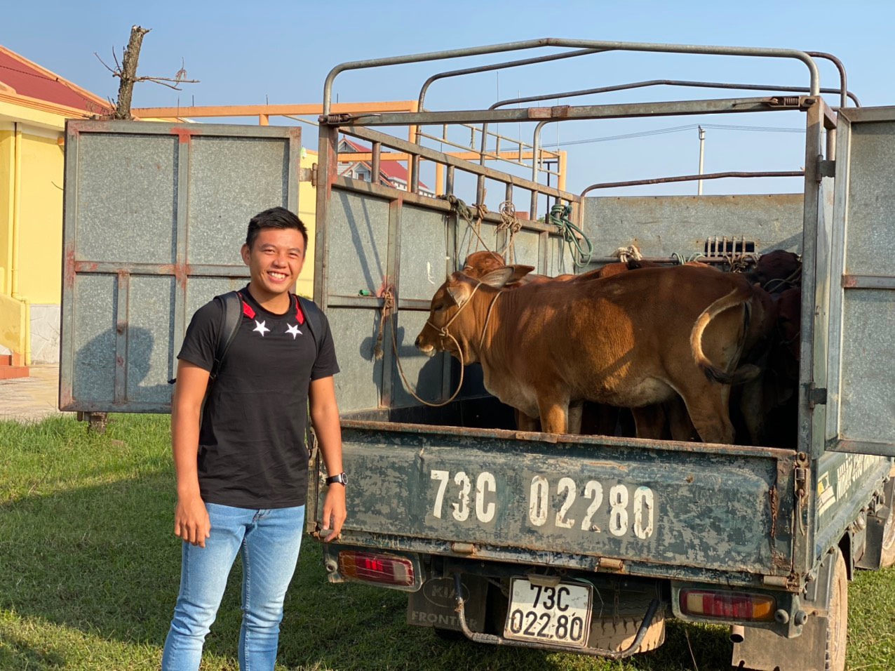 Tay vợt Lý Hoàng Nam tặng quà cho người dân Quảng Bình, Quảng Trị - ảnh 1 Hình ảnh: Tay vợt Lý Hoàng Nam tặng quà cho người dân Quảng Bình, Quảng Trị số 1