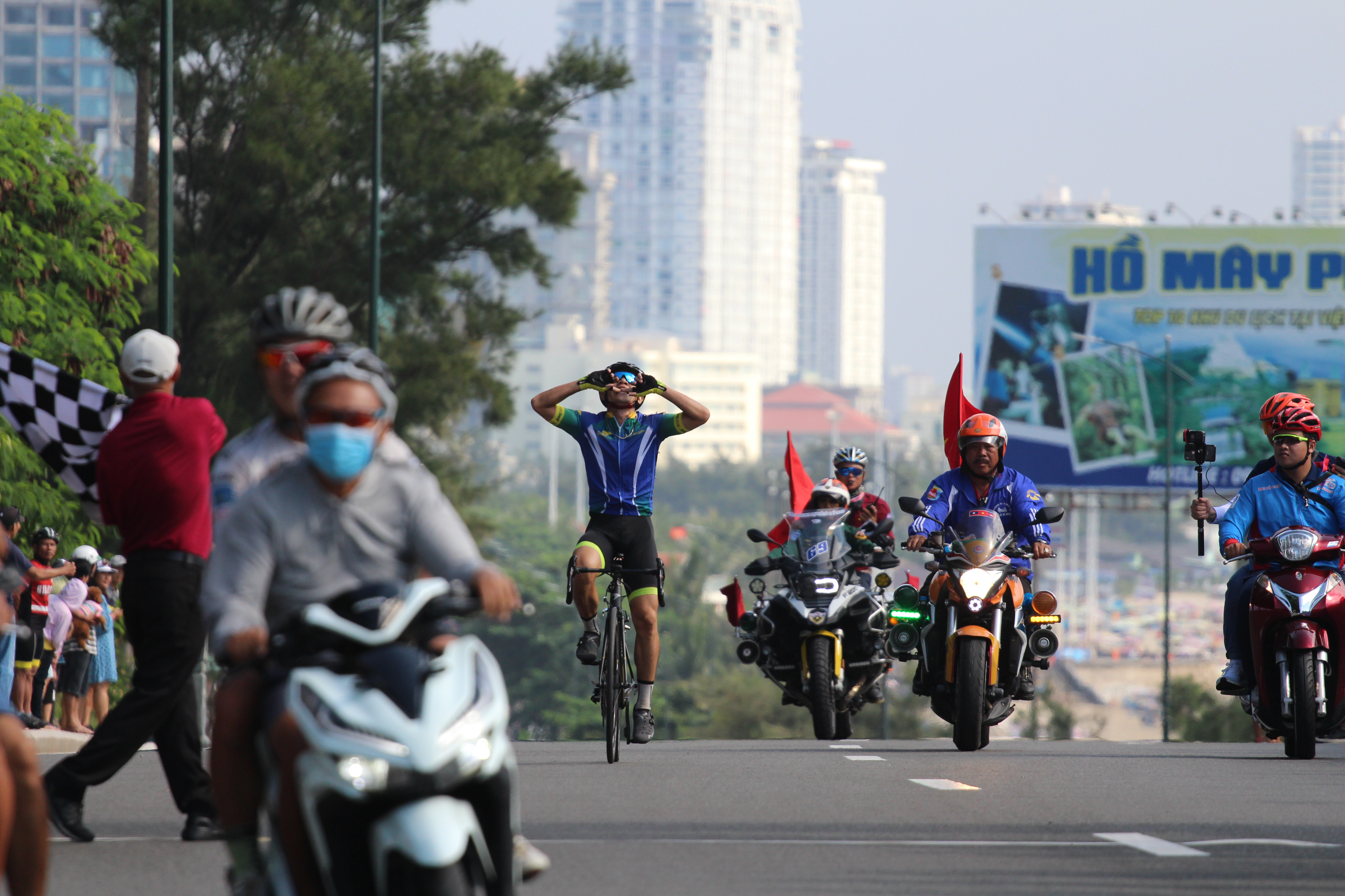 Sôi động giải đua xe đạp tỉnh Bà Rịa - Vũng Tàu mở rộng 2020 - ảnh 4 Hình ảnh: Sôi động giải đua xe đạp tỉnh Bà Rịa - Vũng Tàu mở rộng 2020 số 4
