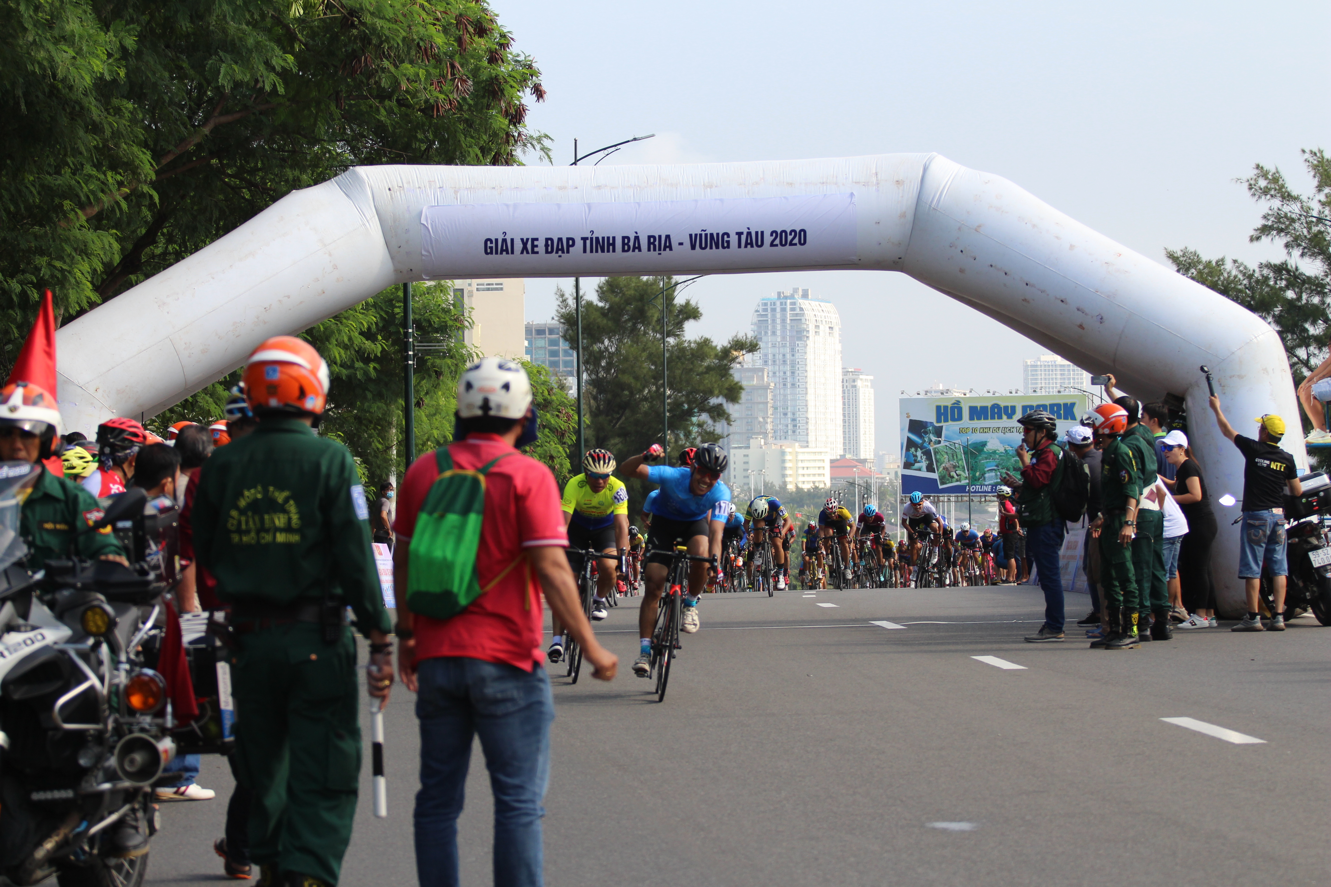 Sôi động giải đua xe đạp tỉnh Bà Rịa - Vũng Tàu mở rộng 2020 - ảnh 5 Hình ảnh: Sôi động giải đua xe đạp tỉnh Bà Rịa - Vũng Tàu mở rộng 2020 số 5