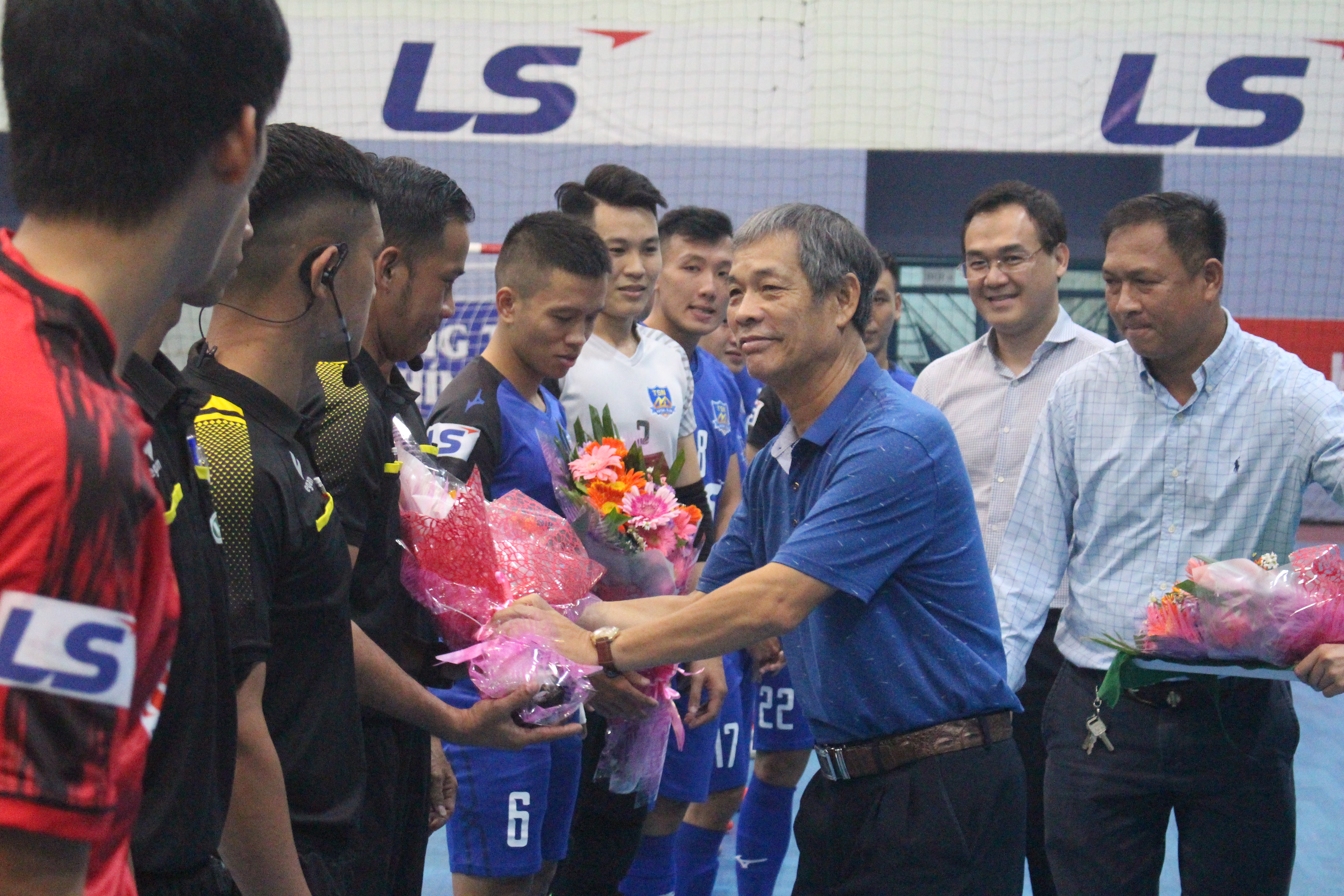 Giải Futsal TPHCM Mở rộng Năm 2020 - Cúp LS lần thứ 14: Hấp dẫn ngày khởi tranh - ảnh 1 Hình ảnh: Giải Futsal TPHCM Mở rộng Năm 2020 - Cúp LS lần thứ 14: Hấp dẫn ngày khởi tranh số 1