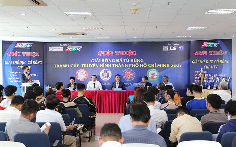Sôi động cùng giải bóng đá tứ hùng 2020 - tranh cúp Truyền hình TP.HCM - ảnh 1 Hình ảnh: Sôi động cùng giải bóng đá tứ hùng 2020 - tranh cúp Truyền hình TP.HCM số 1