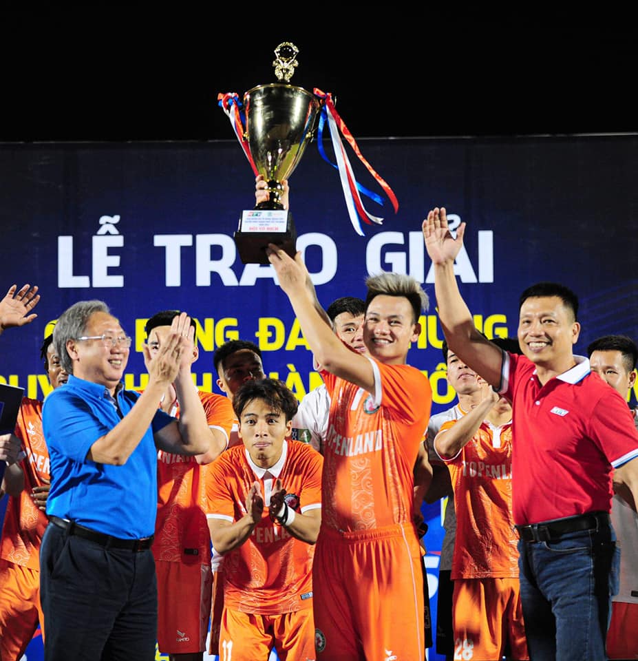 Bình Định vô địch giải bóng đá giao hữu tứ hùng - Cúp HTV 2020 - ảnh 3 Hình ảnh: Bình Định vô địch giải bóng đá giao hữu tứ hùng - Cúp HTV 2020 số 3