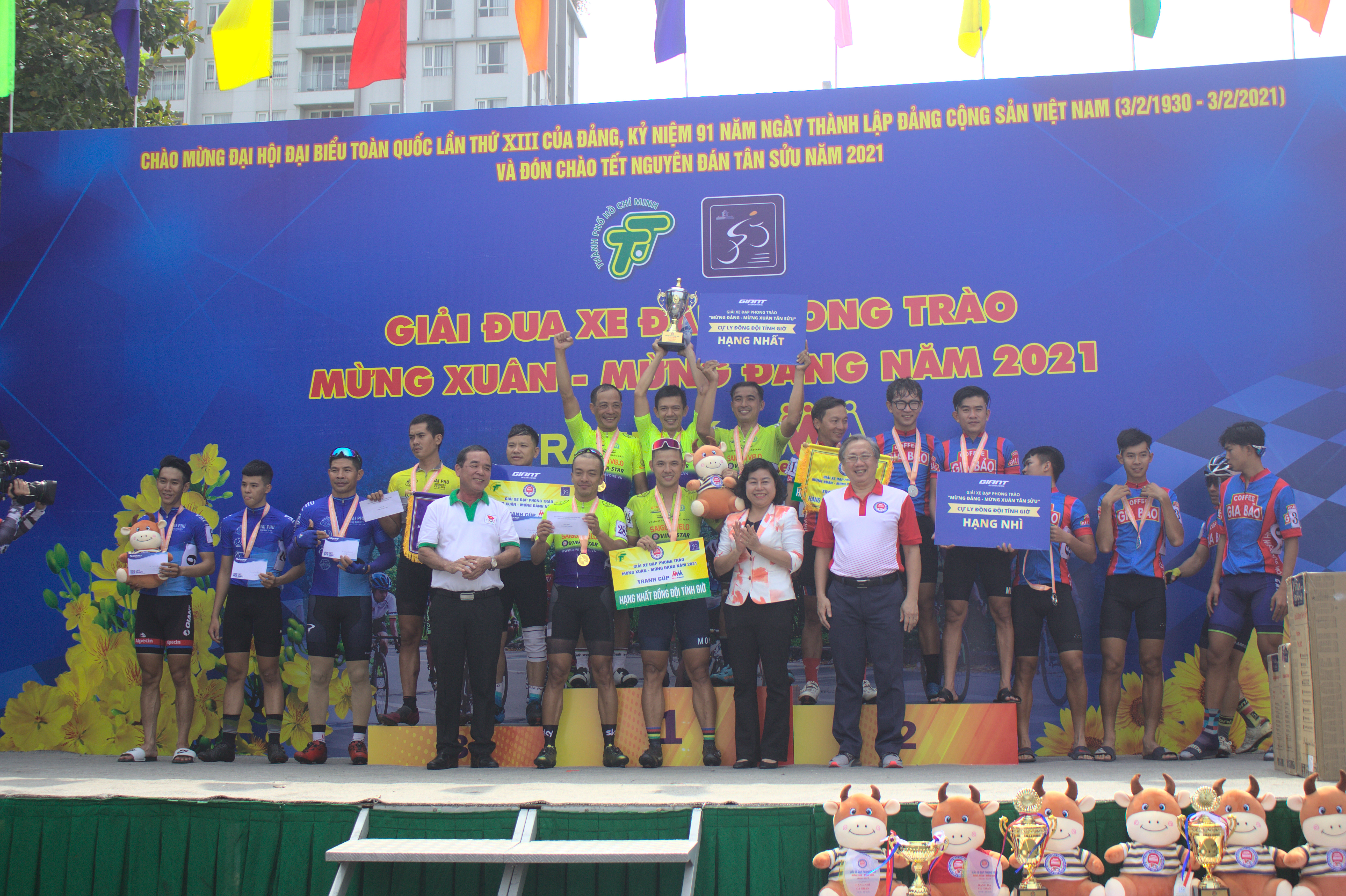 Sôi nổi giải xe đạp phong trào mừng Đảng - mừng Xuân Tân Sửu 2021 - ảnh 6 Hình ảnh: Sôi nổi giải xe đạp phong trào mừng Đảng - mừng Xuân Tân Sửu 2021 số 6