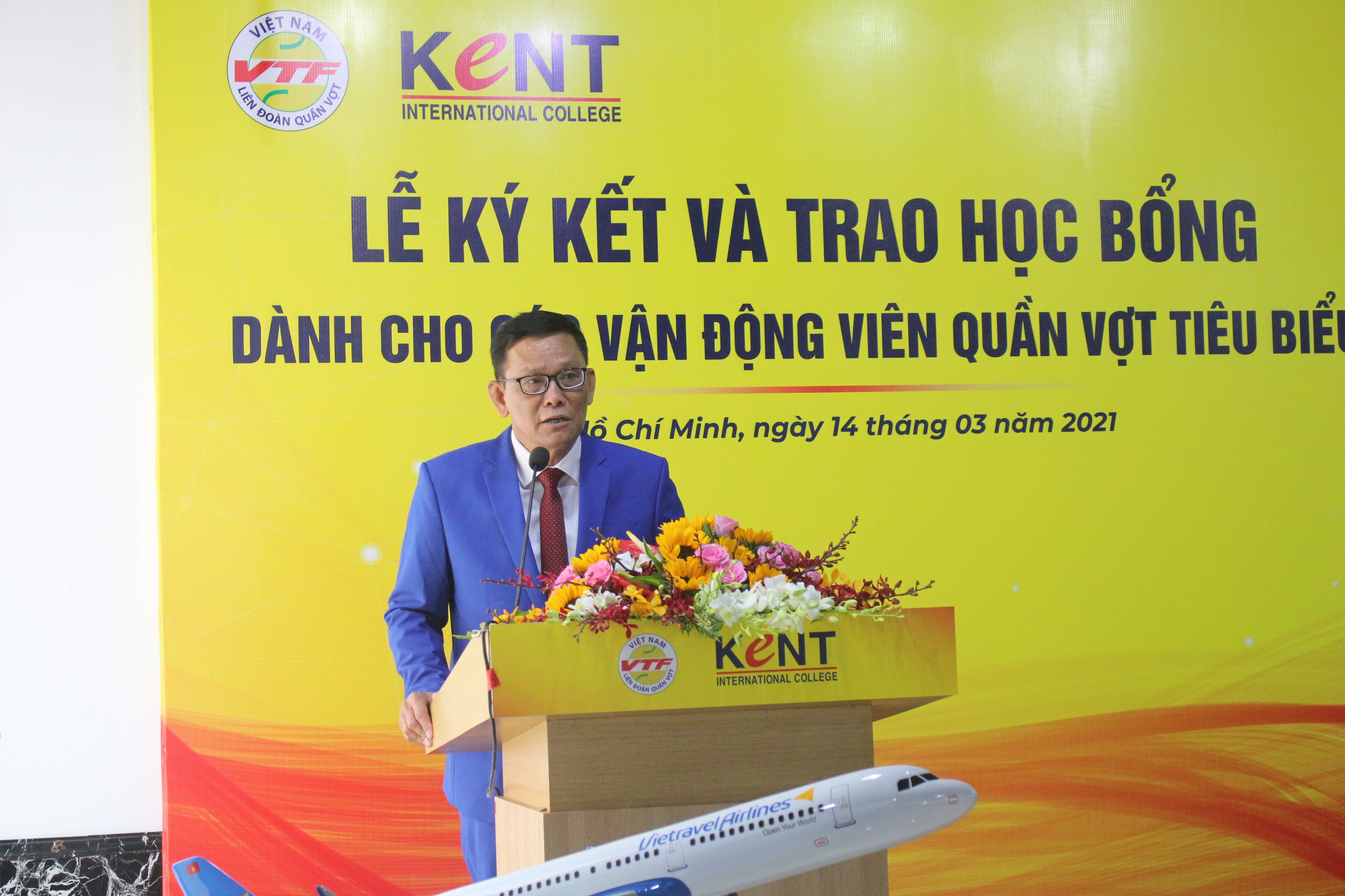 Lý Hoàng Nam cùng 3 VĐV quần vợt nhận học bổng của trường Cao đẳng Quốc tế Kent - ảnh 4 Hình ảnh: Lý Hoàng Nam cùng 3 VĐV quần vợt nhận học bổng của trường Cao đẳng Quốc tế Kent số 4